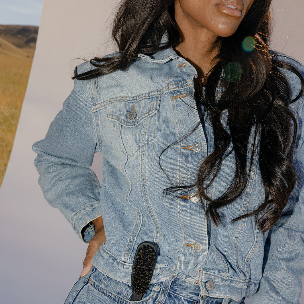 The Noir Boar Bristle Smoothing Brush