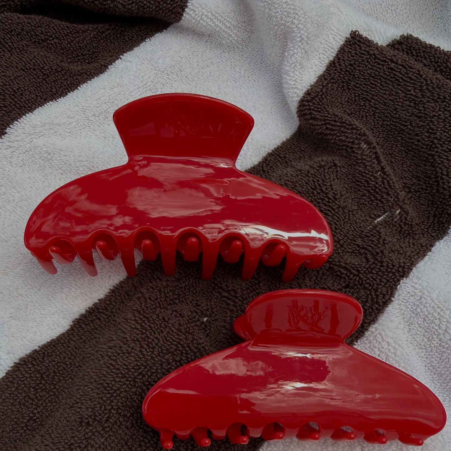 Poppy Acrylic Claw Clip (2 sizes)